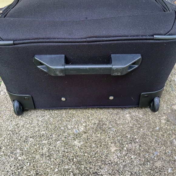 American Tourister Luggage - Picture 5 of 6